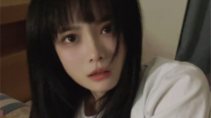 Video này do tôi tự dựng, chứng tỏ lúc đó tôi buồn ngủ quá, tự nằm ngủ dưới đất luôn.