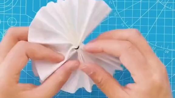 How to make a flower using tissue paper