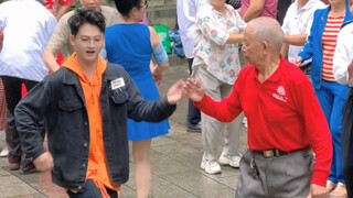 体验仿生人融入人群是什么感受