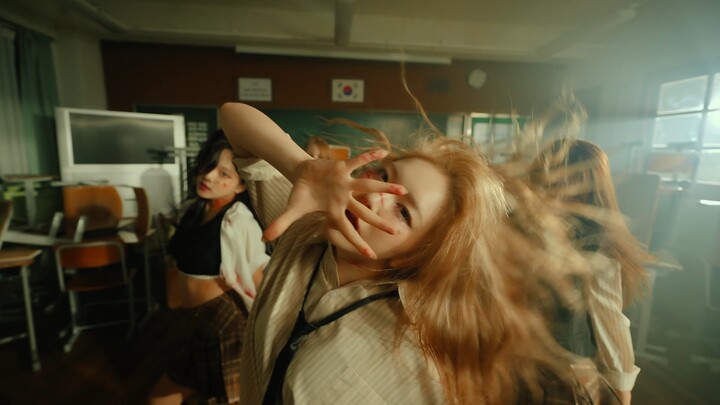 [4X4] MEOVV - 'BURNING UP' | Video biểu diễn Halloween