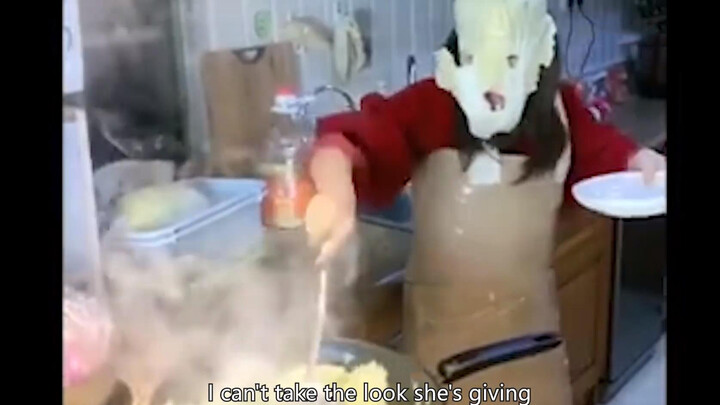 Video Lucu: Manusia Dijinakkan di Dapur
