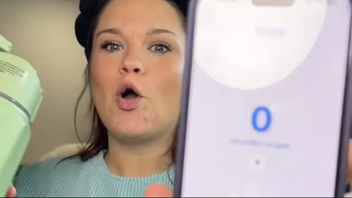 Smart Water Bottle Reminds You to Hydrate.
