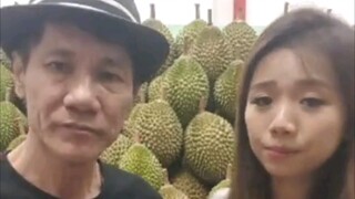 王雷你后面的椰子很特别 有刺的