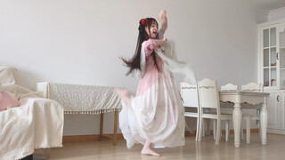 Naughty and cute little Chinese style apprentice sister [Tavern]