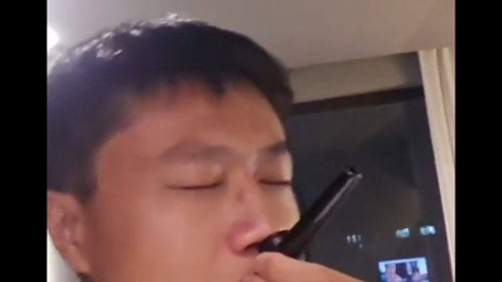 May Day’s almost over—time for a little talent show! Let Emperor Wanshou and Master Kang take flight