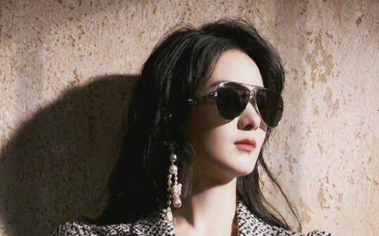 ［Zhao Liying］Dalam 13 Hari Raih 6 Set Gaun High-End, Jadi Cover Perdana Figaro di Awal Tahun!