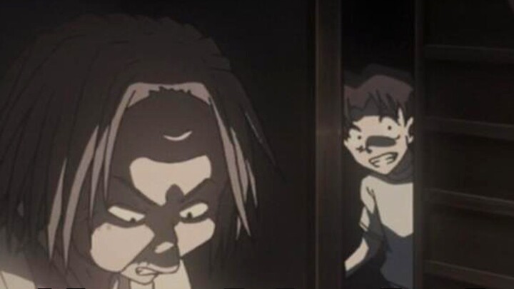 In "Detective Conan", the old lady would sharpen her knife late at night every day, and sure enough,