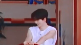Ning An Rumeng: Dia cemburu, dia panik! Zhang Linghe tersenyum ke samping saat melihat Bai Lu, itu s