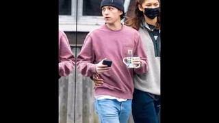 في الفيلم كنت تحملني وتحلق بي في كل مكان، أما في الواقع فأنت من يحتضن خصري الصغير، ماذا بعد أن أصبحت