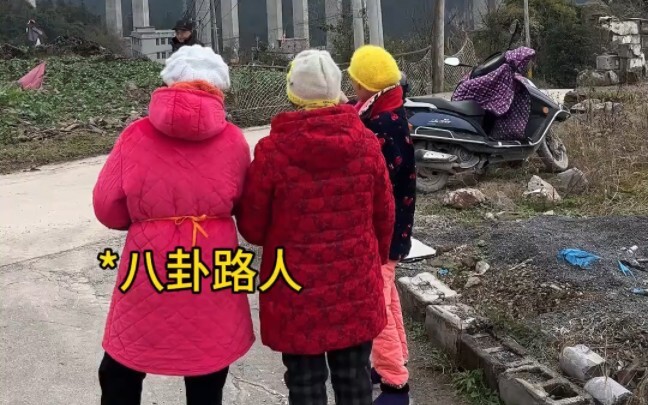 Passing by Crush's house, I thought it was her mother, but it turned out to be her