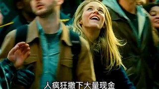 男人不仅假装要跳楼还在疯狂撒钱，殊不知这是他在执行一个大计划