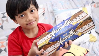 Larics Makan Es Krim Sultan Viennetta | Larics Family