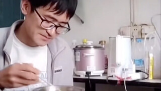 她陪你住了四年这样的出租屋，你却以为她因为彩礼才离开你？