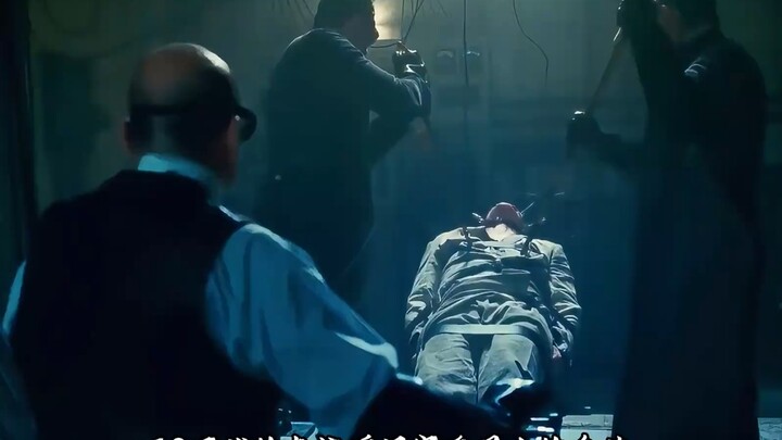 The doctor put the man into ice water and forced him to transform! Movie: Werewolf
