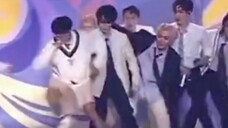 【SEVENTEEN】Semua orang lebih panik dari yang lain hahaha