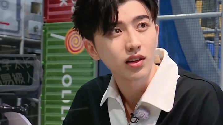 Certified “beautiful, strong, and tragic”!! He’s really working hard to carry the team!! [Cai Xukun]