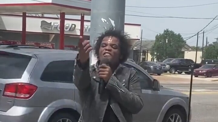 ชายหนุ่มเลียนแบบไมเคิล แจ็กสัน ทำให้ผู้คนตะลึงกับพรสวรรค์การเต้นของคนผิวสี!