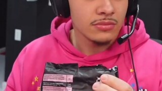 Keripik kentang rasa kucing