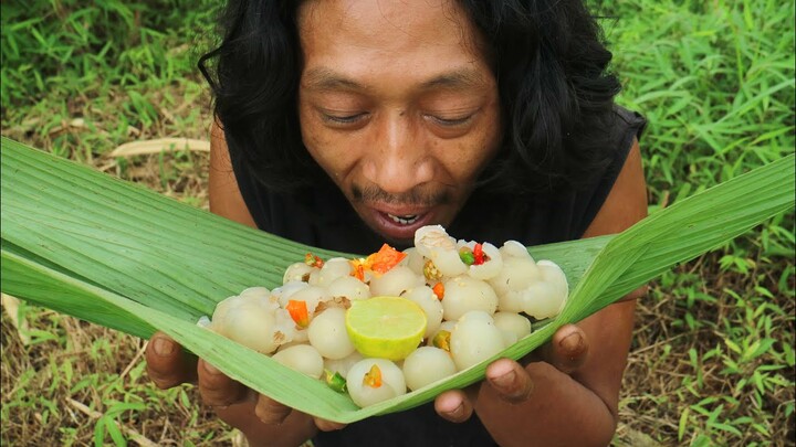 Membuat Asinan Rambutan sederhana di hutan. Manis Asam Asin dan Pedas