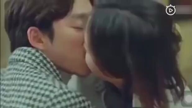 Kong Liu's kissing skills are too strong, the ghost sofa kissing scene, some clips deleted from the 