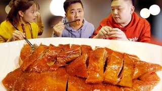 When roast goose is paired with plum sauce, even gnawing on the bones makes your mouth water, slurpi