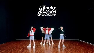 ILLIT 'Lucky Girl Syndrome' Dance Practice