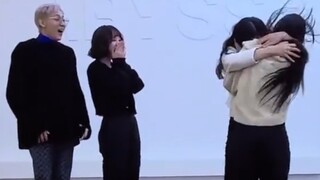 BamBam x VIVIZ's "Who Are You" dance video released!