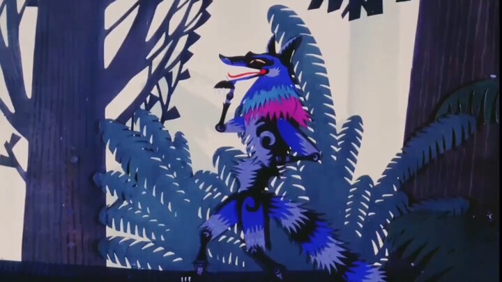 كانت العجوز تُهرّب الدجاج إلى بيوت الآخرين ليأكل الحبوب كل يوم، لكنها تفاجأت بأن الثعلب هو من قام بت