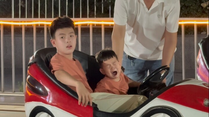 «يوميات الحكة السميكة 2»: الموظفون يسحبون على عجل شخصًا ذا مزاج سيئ جدًا!