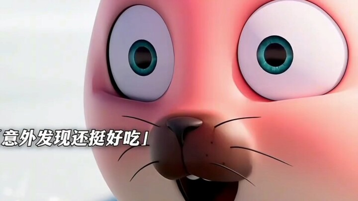 Cute little seal—even the fish can’t help but love it!