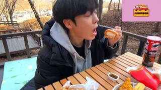 Thưởng thức món gà rán với bánh mì kẹp thịt và phô mai que phần 4 #anngon