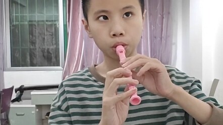 أنا أنام في الساعة 5:20 وأعزف الآلات الموسيقية في تمام الساعة 13:14.