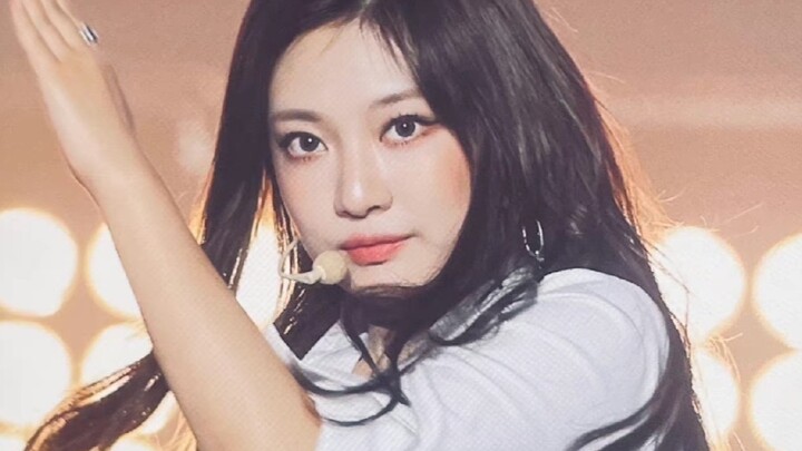 Blush is free! aespa’s Ningning at the Kintex event: “Strange Fire” fan-shot footage