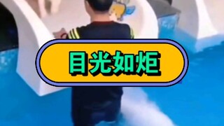 «عيناي هما المسطرة»