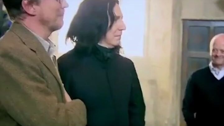 Harry Potter: Ternyata, Profesor Snape diam-diam meninggalkan hadiah untuk para penyihir kecil.