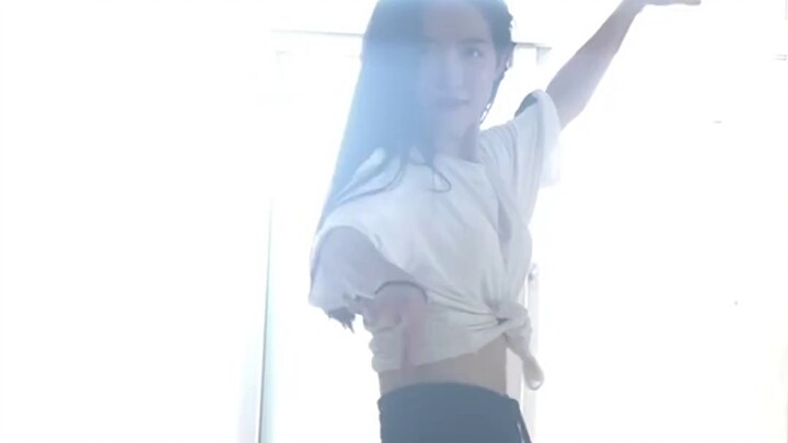 โจลิน ไช่ คัฟเวอร์เพลง "Dancing Diva" | อาบน้ำในแสงศักดิ์สิทธิ์ | เต้นแจ๊สและสตรีทแดนซ์สุดเซ็กซี่โดย