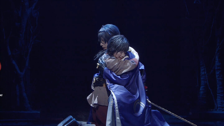 【صوت السيف/رو أو إي ليان】"الطائر الأبيض يرفرف بجناحيه عاليًا، متوهمًا أن بإمكانه اللحاق بالقمر"