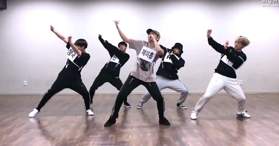 Песня bts mic drop. BTS Mic Drop Dance Practice. Mic Drop хореография. БТС танцы самые сложные. Дроп в танце.