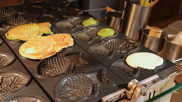 How To Make Taiyaki  (Japanese Dessert)- Matcha & Redbean Flavor