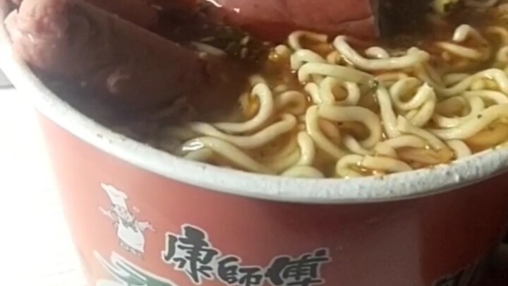 半夜起床吃泡面，多是一件美事啊