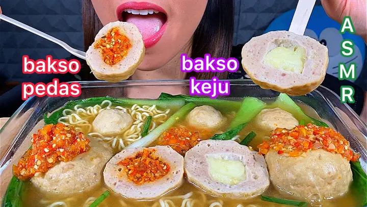 MAKAN INDOMIE BAKSO KEJU & PEDAS *EATING SPICY & CHEESY MEATBALL NOODLES ASMR Sounds