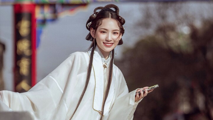 บอกตามตรง ใส่ชุดฮั่นฝูไปเดินเล่นที่ซู่หยวนเหมินฟีลมากเวอร์เลย~ ดูสิ ทำให้คุณลุงหลงใหลจนใจละลายไปแล้ว