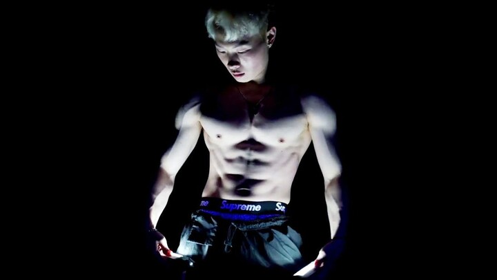 Đây chính là nam thần♂ nhảy múa?! Dokyun khoe cơ bụng cực mạnh kết hợp với vũ công Krump Rumbler, ph