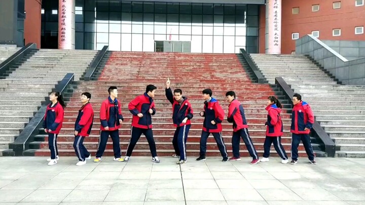 เต้นสะบัดไหล่ของห้องสิบเอ็ด โรงเรียนมัธยมทดลองเสี่ยนหยาง (coincidance)