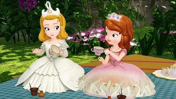 Amber and Sophia’s swan dresses are so beautiful #小 princess sophia #summercrit#little princess soph