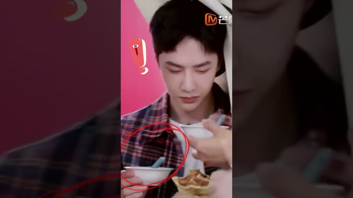 How to share food with his others.🥘🥤#wangyibo_zhaoliying