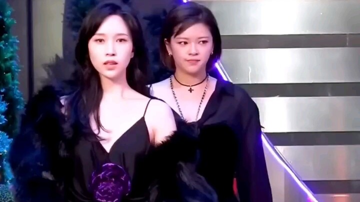 TWICE's new song "Moonlight Sunrise" has two sets of clothes and everyone dances to the same part of