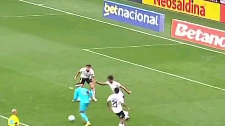 Santos tem mais uma boa chegada com Neymar. Barreal finaliza, e Hugo defende. #futebol #corinthians