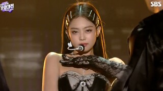 A dance by JENNIE with fast-changing clothes