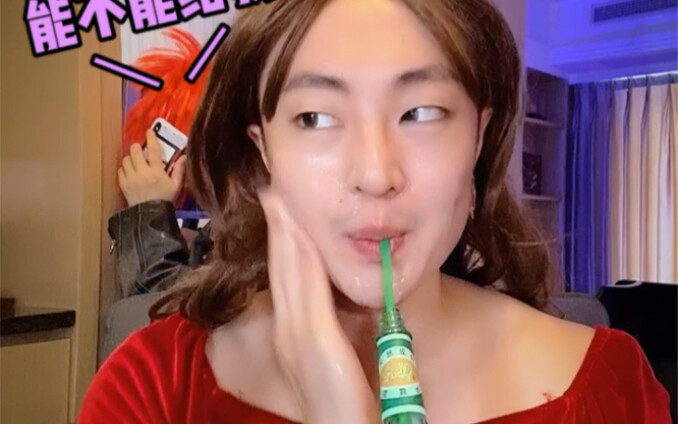 The Big Difference Between Regular Folks and Internet Celebs at the PC Café